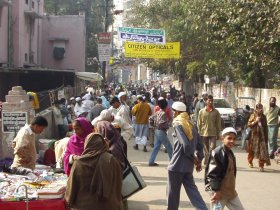 Nizamuddin Basti is the name of the quarter in Neu Delhi where the centre of the Tablighis is located.