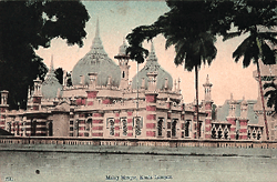 The famous Jami' mosque of Kuala Lumpur, build by the British colonial government in 'neo-moghul' style.