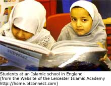 Schülerinnen einer islamischen Schule in England  (Leicester Islamic Academy, http://home.btconnect.com)