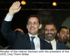 Innenminister Sarkozy mit dem Präsidenten der UOIF, Jhah Thami Brèze